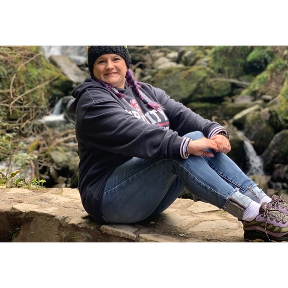 Meet your Posher, LeeAndra - Picture 3 of 3